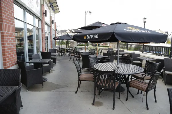 Cambridge patio restaurant with comfortable seasonal outdoor dining near Can-Amera Parkway.