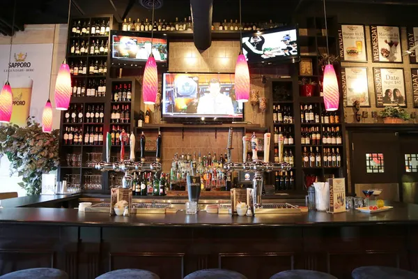 Cambridge bar and lounge with comfortable seating, warm lighting and a relaxed atmosphere.