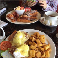 best ontario restaurants serving best brunch breakfast near me, eggs benedicta and french toast with bacon at symposium 