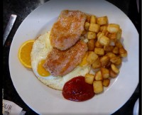 A traditional Canadian peameal bacon and eggs breakfast with crispy potatoes, served daily until 4pm at Symposium Cafe A