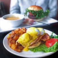 breakfast brunch peameal bacon eggs benedict