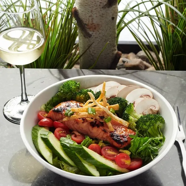 Markham lunch spot serving teriyaki salmon salad, crisp vegetables and chilled Pinot Grigio.