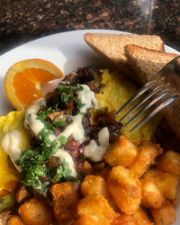 aurora symposium restaurant, vegetarian power omelette breakfast with home fries
