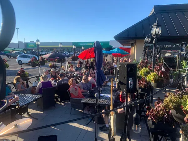 Georgetown patio dining with live music, comfortable outdoor seating and a relaxed evening atmosphere.