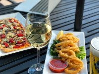 ontario restaurants food lunch patio appetizers and wine, calamari and flatbread at symposium diner