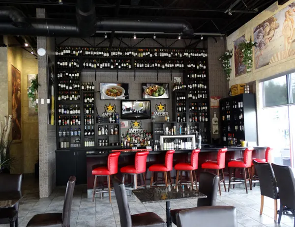 Markham bar and lounge with comfortable seating, warm lighting and a relaxed atmosphere near Angus Glen.
