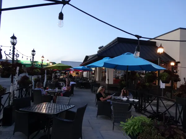 Georgetown patio restaurant with comfortable outdoor seating for breakfast, lunch and casual gatherings.