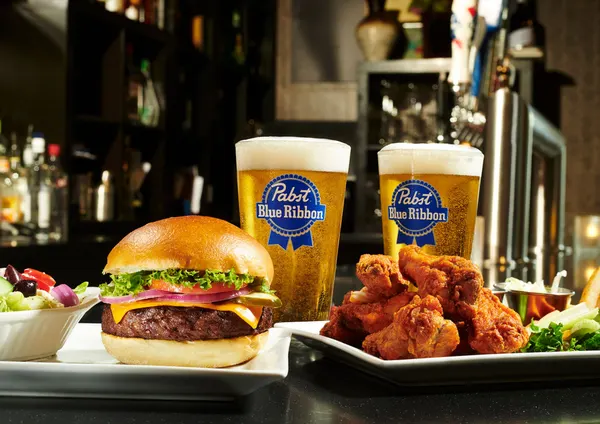 Barrie burger spot serving a juicy burger, hot chicken wings and cold draught beer for casual dining.