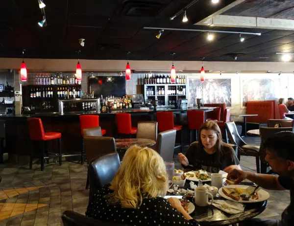 Popular Thornhill bar and lounge with guests enjoying casual upscale dining at Symposium Restaurant