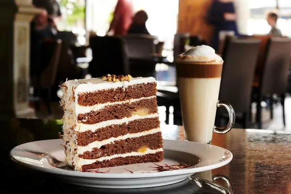 Thornhill dessert spot serving layered Hummingbird cake and a specialty latte at Symposium Cafe