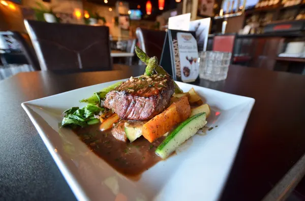 Thornhill steak dinners featuring grilled steak with vegetables and other hearty dinner menu choices at Symposium Cafe R